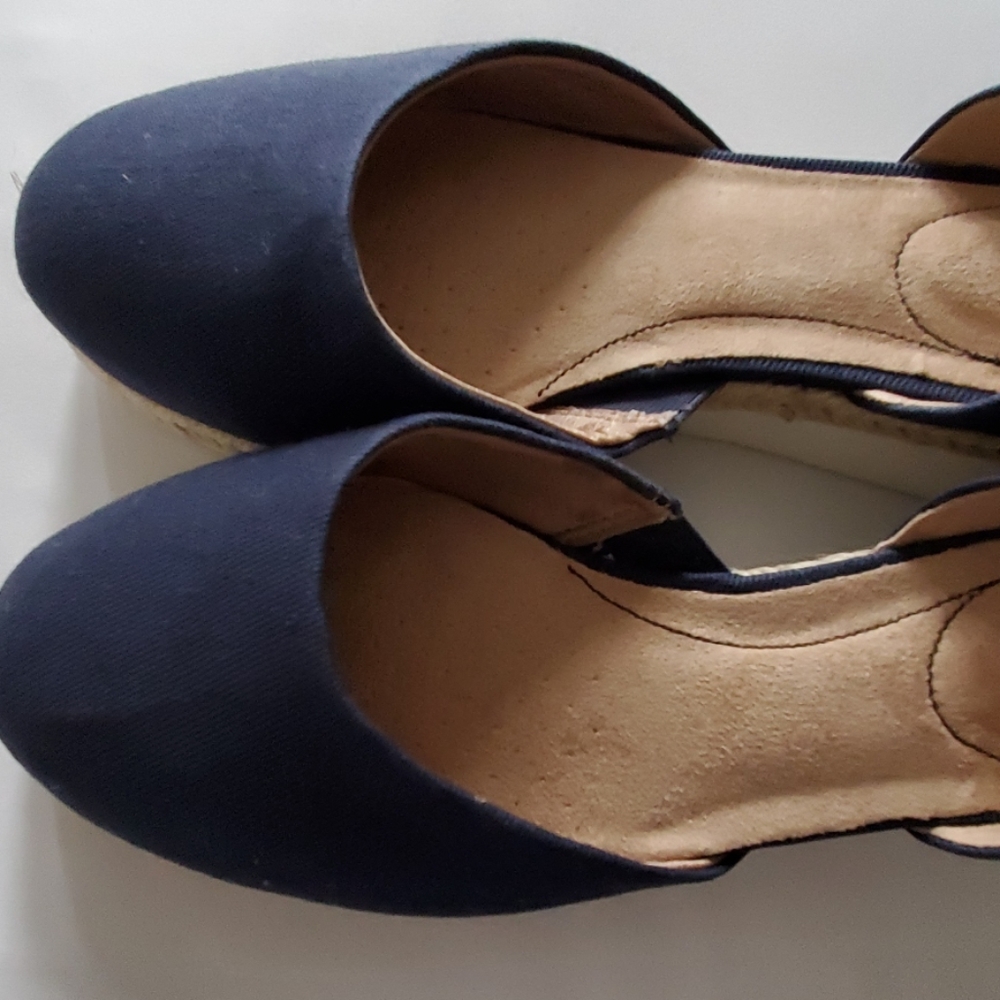 Shoes - Picture 2 of 8